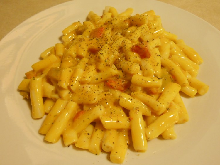 PEPPER CHEESE SAUCE OVER TOFU MACARONI