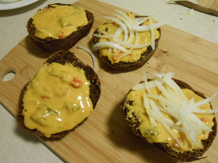 PREMELTED CHEESE ON PUMPERNICKEL 1
