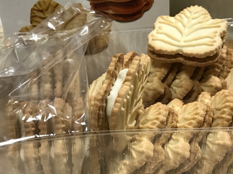 EARTH FARE MAPLE CREME COOKIES 2