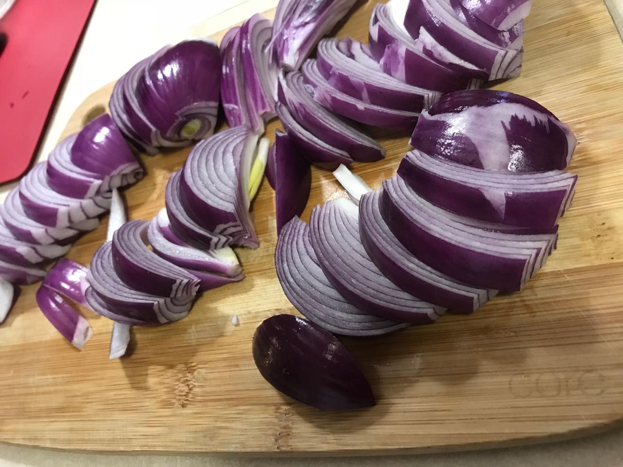 RED ONION SLICED LENGTHWISE
